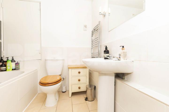 Super spacious two bed two bath apartment by Camden High St & Tube  Pratt Street, Camden
